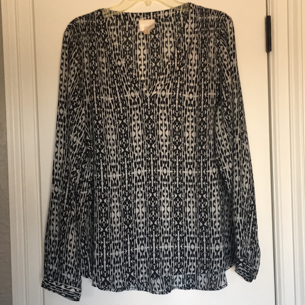 Black/White pattern blouse